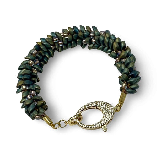 Women's Beaded Bracelet with Green & Gold beads and lobster clasp.